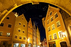 Citt… con case in notturna